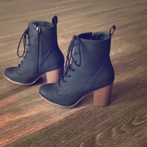 💕XOXO FRANCESCA’S HIKER BOOTS/CHECK DESCRIPTION💕